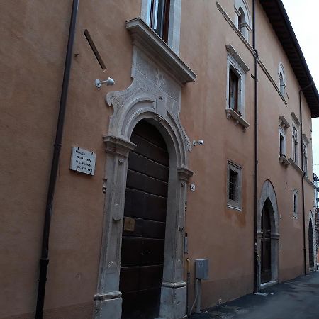 B&B Palazzo Cappa Л'Аквіла Екстер'єр фото