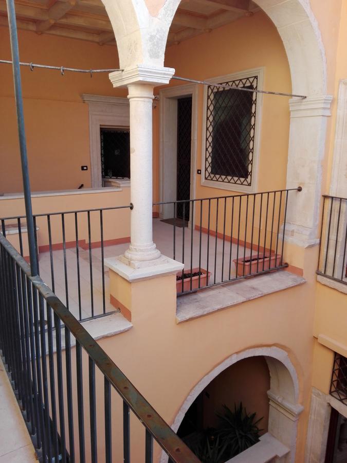B&B Palazzo Cappa Л'Аквіла Екстер'єр фото