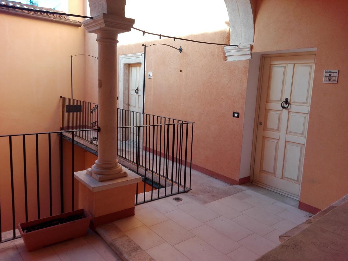 B&B Palazzo Cappa Л'Аквіла Екстер'єр фото